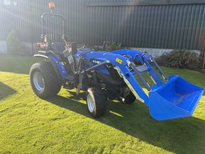 Tracteur Solis 90XL 4x4 avec chargeur arrière, équipement agricole robuste, moteur diesel, cabine confortable à prix compétitif - Product Image 6