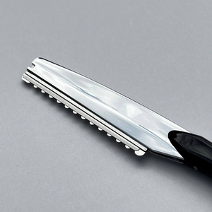 Tijeras de Corte de Pelo de Acero Inoxidable Japonés con Mango Ergonómico y Puntas Afiladas para un Estilizado Preciso - Product Image 4