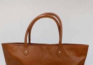Bolsa de Mano Grande de Cuero Genuino Impermeable para Mujer, Piel de Vaca Curtida, Cierre de Cremallera, Gran Capacidad, Uso Diario y de Playa - Product Image 4