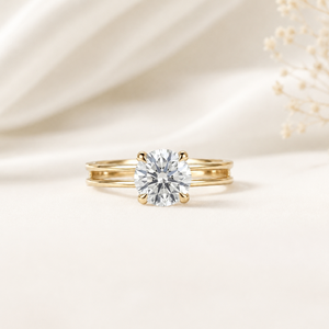Anillo de Doble Banda con Diamantes Cultivados en Laboratorio |   Anillo Solitario de Oro Amarillo de 18K, Elegante Joya de Compromiso o Aniversario, Diamante VVS - Product Image 1
