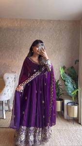 Conjunto de Vestido Anarkali Fendy de Seda con Lentejuelas de 3mm y 9mm, Bordado con Hilo, Pantalón Microelástico y Dupatta con Trabajo de Calado IGX 6034 - Product Image 1