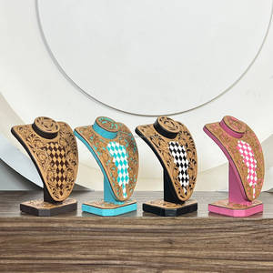 Présentoir à bijoux en cuir rose à motif damier, avec buste et design floral gravé, de haute qualité, type mannequin, pour magasin - Product Image 3