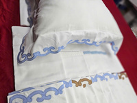 Meilleur Prix Draps de lit brodés à la main Oreillers Couvertures avec des conceptions diverses Commandes de grande quantité Bienvenue