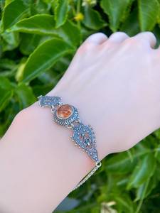 กำไลข้อมืออาเกตสีแดงธรรมชาติสไตล์วินเทจ ประดับดอกไม้เงินแท้สไตล์วิคตอเรียน เครื่องประดับอัญมณีสุดหรู ของขวัญสุดพิเศษสำหรับเธอ - Product Image 3