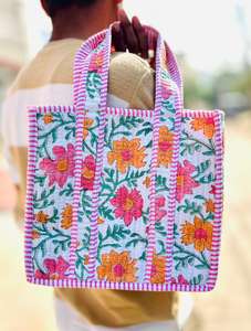 Bolsa de Compras Personalizada con Logotipo, Acolchada, de Algodón Floral, con Cierre, para el Uso Diario - Product Image 3