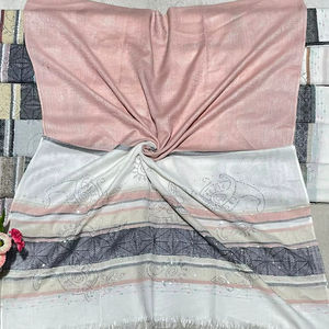 Élégant Voile Hijab en Satin Rose Floral et Blanc Nacré Scintillant avec Bordure Ornée de Diamants et Bords Effilochés Délicats – Châle Tendance - Product Image 1