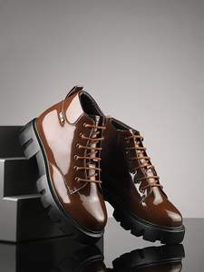 Bottes en cuir noires pour hommes, élégantes et robustes, confortables, décontractées, faites à la main, avec motif alphabet et design classique - Product Image 5