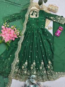 Ensemble Anarkali brodé vert avec dupatta, tenue traditionnelle indienne et pakistanaise pour femme, coupe ample, longueur au sol, en soie, idéal pour les mariages - Product Image 5