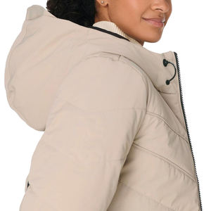 เสื้อแจ็คเก็ตพัฟเฟอร์แบบครอปสำหรับผู้หญิง ผ้าสีพื้น คุณภาพดีเยี่ยม โพลีเอสเตอร์ ดีไซน์ปรับแต่งได้ ระบายอากาศได้ดี - Product Image 2