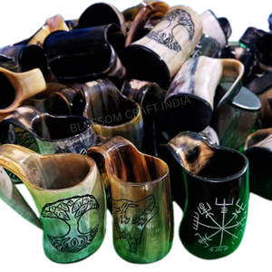 Verre rustique en corne de buffle gravé Marteau de Thor, idéal pour la décoration de Noël et les usages cérémoniels, sculpté à la main - Product Image 2