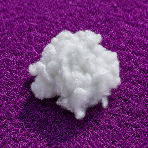 Fibre de polyester creuse conjuguée siliconée recyclée HCS 15Dx64mm anti-déformation et antistatique pour oreillers, coussins et jouets - Product Image 2