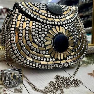Sac à main de soirée pour femme, en métal doré, avec rivets, style bohème, forme demi-lune, chaîne, grande capacité, pour mariage - Product Image 4