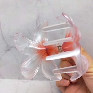 Pinces à cheveux en plastique - Accessoires capillaires floraux hawaïens, pétales translucides givrés, pour une ambiance tropicale parfaite pour les filles et les femmes - Product Image 4