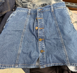 Ropa Usada: Faldas Vaqueras para Mujer - Product Image 1