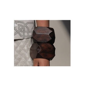 Brazaletes de Madera Pulida de Primera Calidad, Joyería de Madera para Damas, Estilo Étnico Moderno, Hechos por Apex Align - Product Image 1