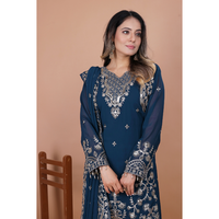 Ensemble élégant pour femme, comprenant un kurti, un pantalon et un dupatta, en faux georgette avec bordure en dentelle brodée de sequins et un look de créateur festif.