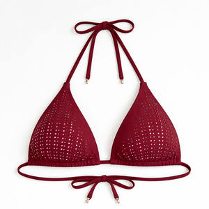 Conjunto de bikini triangular con diamantes de imitación rojos para mujer, con falda de malla a juego, traje de baño sexy con lazo halter para la playa - Product Image 6