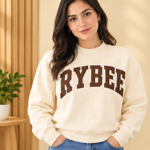 Suéter de Cuello Alto Personalizado Azul Claro para Mujer Rybee, Ropa Universitaria, Colores del Equipo Bordados, Prenda de Punto - Product Image 3