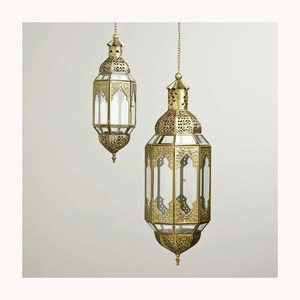 Lanterne suspendue en métal de qualité supérieure, design fabuleux, lanterne décorative en fer pour l'accentuation de la décoration intérieure - Product Image 1