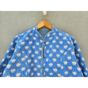 Veste matelassée bleue à fleurs pour femme, style patchwork en jean, cardigan avec bordure rayée et poche - Product Image 2