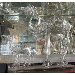 Ensemble de figurines de famille de chameaux en verre borosilicate soufflé à la main, couleurs personnalisées, décoration de table, ornement pour la maison, emballage en gros - Product Image 1