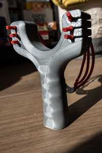 Slingshot en plastique gris durable avec bandes élastiques rouges, poignée DIY, léger, pour les sports de plein air et la pratique de la cible - Product Image 6