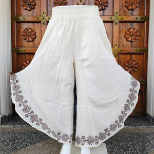 Pantalones acampanados de algodón bohemios para mujer, cintura elástica, talle alto, ajuste holgado, transpirables, de verano, con borde bordado pesado ODM - Product Image 1