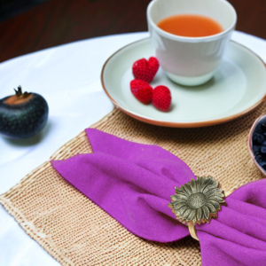 Vente chaude Antique Cuivre Fleur En Forme De Serviette Anneaux De Luxe Métal Cercle Serviette Boucles Partie Table Décoration En Gros En Vrac - Product Image 6