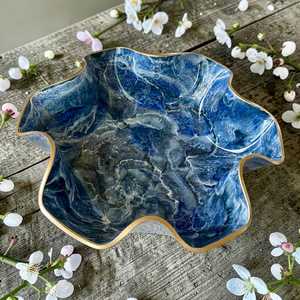 Grande coupelle décorative en résine époxy bleue, design géode, faite à la main, 18 pouces - Product Image 6