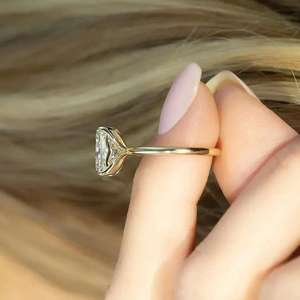 Bague de fiançailles et de promesse en diamant de laboratoire taille radiant 3 carats, monture tulipe, plaqué or jaune 14 carats, clarté VVS2, E Party - Product Image 3