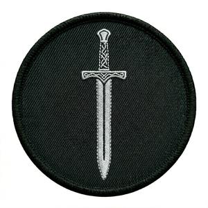 Parche Termoadhesivo y Emblema Bordado a Máquina Personalizado con Diseño de Daga Flameante, Espada Ardiente y Cuchillo, Venta al por Mayor a Granel para Coser en Prendas y Bolsos - Product Image 6