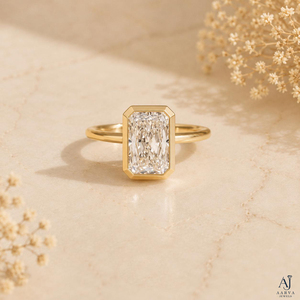 Anillo de Moissanita Clásico con Corte Radiante, Engaste de Bisel, Solitario, para Compromiso o Boda, Chapado en Oro Amarillo para Mujer - Product Image 1