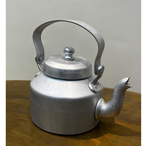 กาต้มน้ำชาอลูมิเนียมโบราณที่มีน้ำหนักเบาพร้อมฝาปิดใช้งานได้ยาวนานสำหรับการใช้น้ำเดือดในชีวิตประจำวันโดยโลหะในต่างประเทศ - Product Image 3