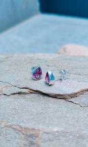 Boucles d'oreilles clous en doublet d'alexandrite, argent sterling 925 plaqué or, style Art Déco, faites à la main, cadeau d'anniversaire pour femme - Product Image 2