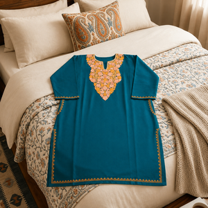 Kurti Kashmiri Azul Turquesa con Bordado Floral Aari en Color Durazno y Dorado, Brinda un Aspecto Atractivo para Mujeres, Compre Directamente del Fabricante - Product Image 5