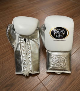 ถุงมือชกมวยแบบมืออาชีพสำหรับฝึกซ้อมและแข่งขัน ยี่ห้อ Wholesale No Boxing No Life Mexican Gloves สีขาวและสีเงิน - Product Image 1