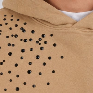 Sweat-shirts brodés avec strass, fabrication directe d'usine, écologiques, coupe confortable, pour hommes, en grande quantité. - Product Image 4