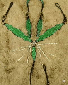 Pechera de cuero para caballo, estilo western, con cristales, flecos, conchos y cuentas, conjunto de arnés con correa ajustable y halter para montar. - Product Image 4