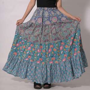 Jupe longue artisanale en coton respirant à imprimé bloc, style portefeuille, patchwork bohème vintage, pour femme, tenue décontractée d'été et de festival - Product Image 5