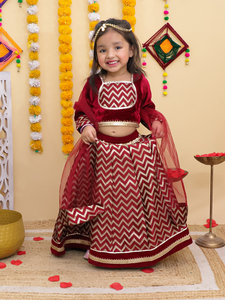 Choli Étnico de Invierno en Terciopelo Granate con Diseño de Bordado de Lentejuelas en Zigzag para Mujer - Product Image 1