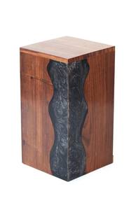 Urna Funeraria de Madera de Palisandro con Incrustaciones de Resina Negra - Caja de Madera Hecha a Mano - Product Image 4