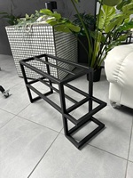 Étagère à chaussures d'angle peu encombrante, organisateur vertical multi-niveaux, étagères rondes, design compact, structure robuste, idéal pour l'entrée
