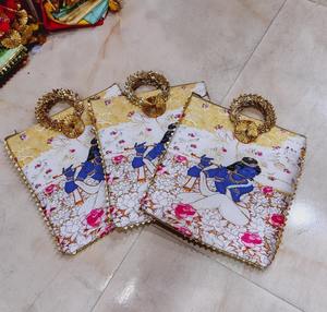Sacs à main pour femmes en tissu Pichawai, design traditionnel ancien Radha Krishna, magnifique motif dessiné à la main, cadeaux de retour pour mariage et fête - Product Image 6