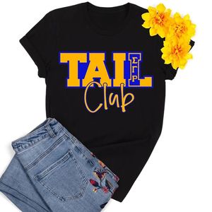 Camiseta Personalizada Tail Club para Mujer, Manga Corta, Cuello Redondo, Diseño Gráfico con Letras Griegas, Estilo Casual, Universitario, Urbano - Product Image 1