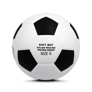 Ballon de football léger en PVC blanc et noir, cousu à la machine, 32 panneaux, pour intérieur/extérieur, promotionnel |   Approvisionnement en gros - Product Image 4