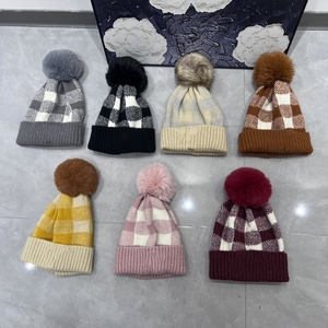 Bonnet en satin tricoté soyeux et élastique, broderie 3D, ajustable, ample, chaud, en acrylique, style décontracté, populaire et protecteur pour la coiffure, transfrontalier - Product Image 4