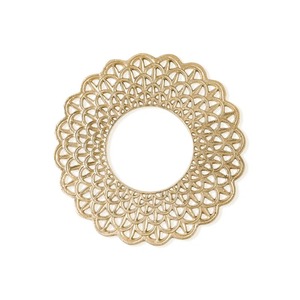 Plato de presentación de metal dorado de primera calidad con diseño floral elegante para mesa de comedor, decoración de mesa, venta al por mayor desde India. - Product Image 1