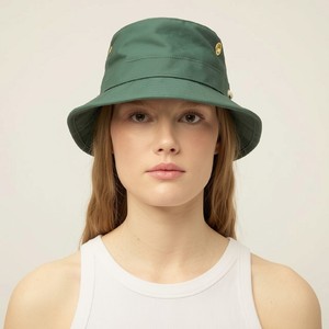 หมวกบักเก็ตผ้าแคนวาสสีเขียวมะกอกสำหรับชาวประมงขายส่ง แบบ unisex ตกแต่งด้วยกระดุม เหมาะสำหรับใส่ลำลองในฤดูใบไม้ผลิและฤดูร้อน - Product Image 1
