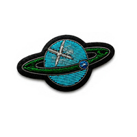 Insignia Bordada con Monograma de Oro y Cuentas en Forma de Escudo para Uniformes y Ropa de Moda Personalizados