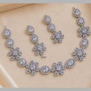 Ensemble collier et boucles d'oreilles pour femme JeweleMarket, plaqué or, pierres en cristal, style ethnique, pour mariage, fiançailles, anniversaire, fête, provenant du Maharashtra - Product Image 1